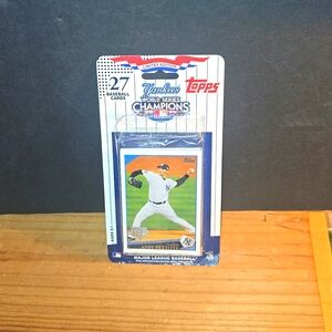 NEW 2009 YANKEES TOPPS LIMITED WORLD SERIES CHAMPIONS 27 TEAM CARD SEALED MLB